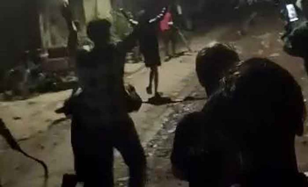 Tangkapan layar video tawuran antar geng