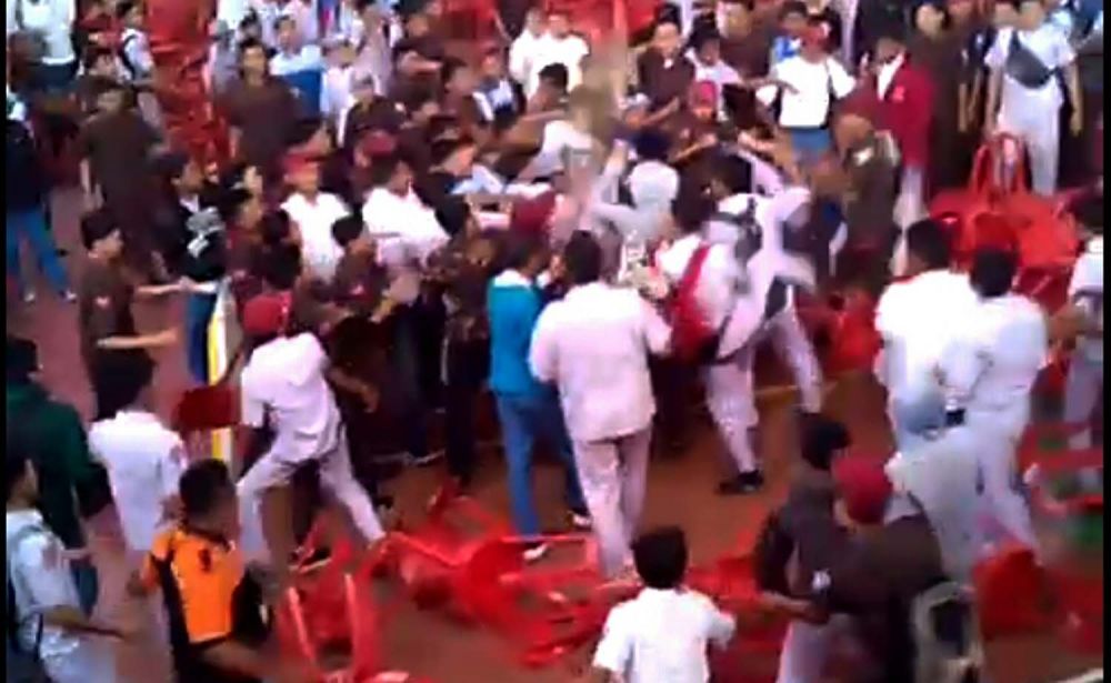 Tangkapan layar video tawuran antar pelajar di Kota Probolinggo yang beredar