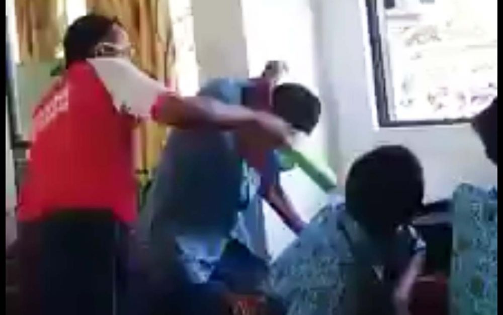 Tangkapan layar video viral oknum guru pukul murid di Kota Pasuruan