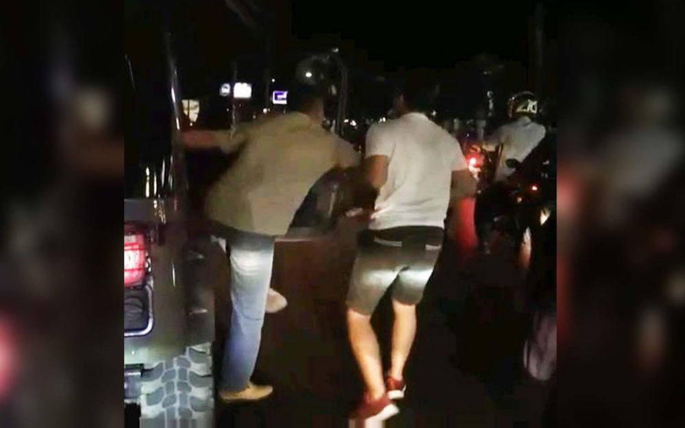 Tangkapan layar video viral kesabaran marinir hadapi pengemudi arogan di jalan raya