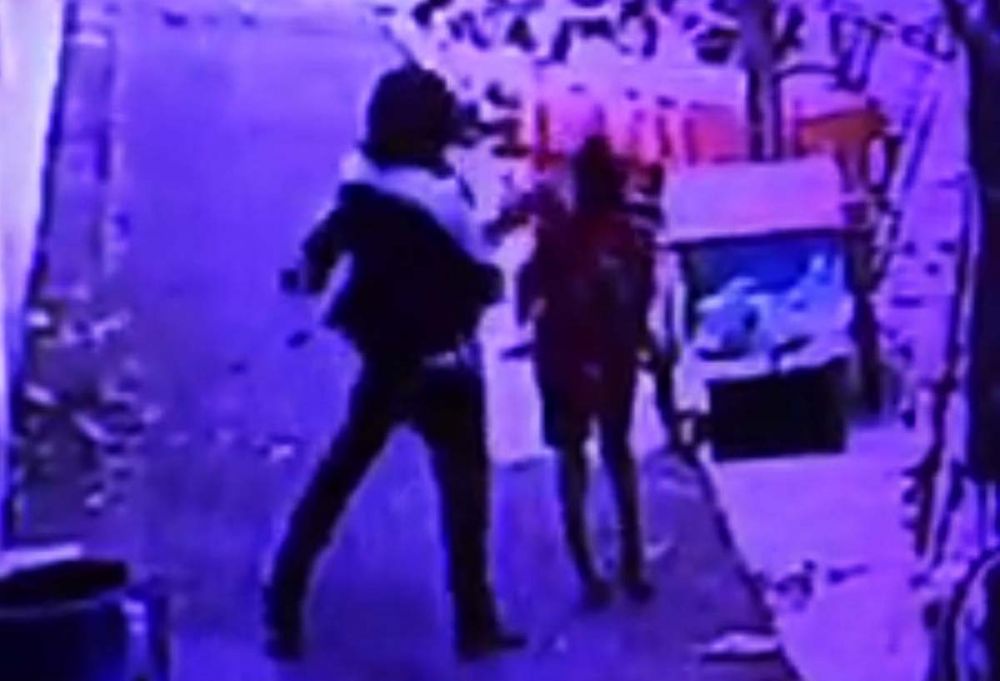 Tangkapan layar video rekaman CCTV yang diposting Nanang di Facebook hingga viral