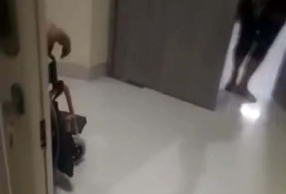 Tangkapan layar video peristiwa di RSU dr Soewandi Surabaya yang diposting akun Facebook Ikas Choirul Iklani