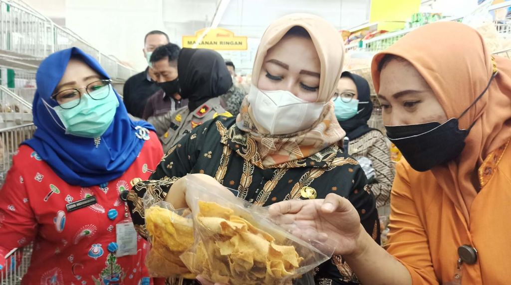 Wabup Lisdyarita Sidak Pasar hingga Toko Modern di Ponorogo