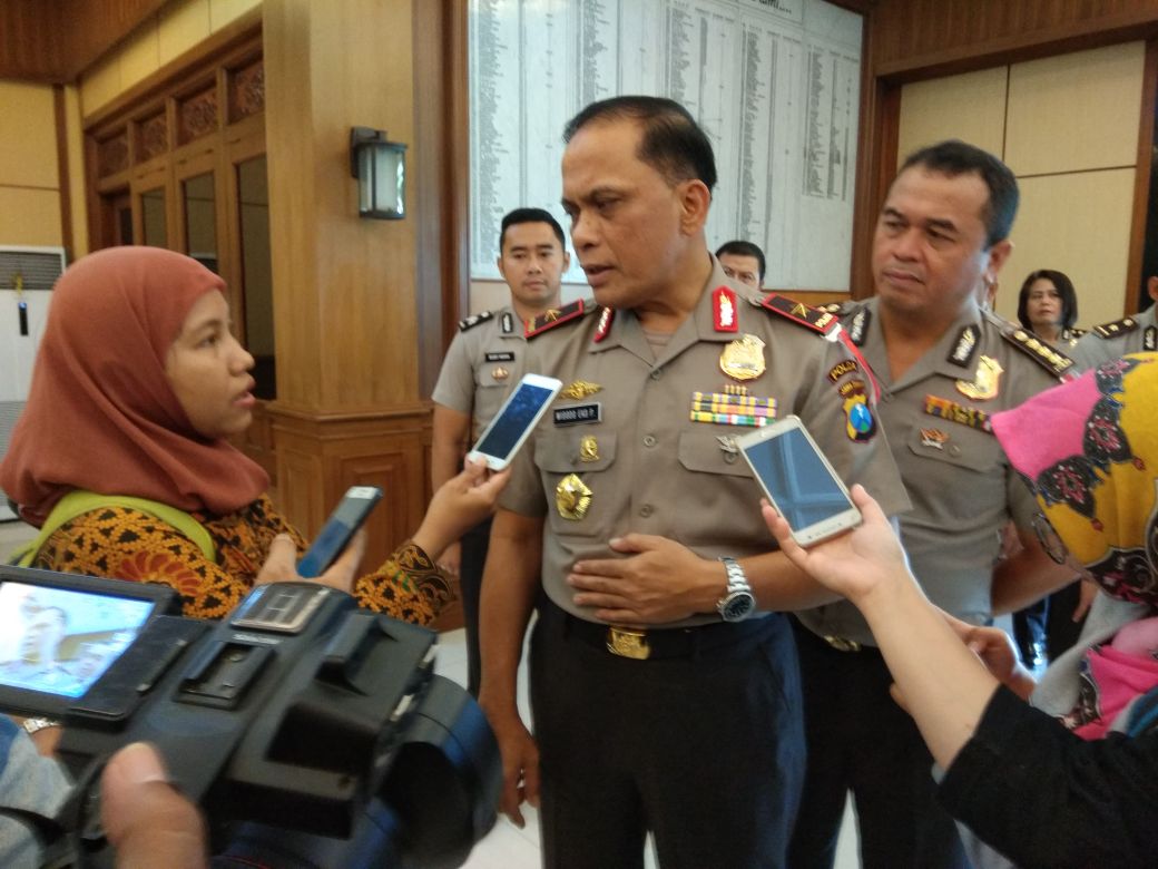 Wakapolda Jatim Brigjen Pol Widodo Eko Prihastopo, memberikan keterangan pers.