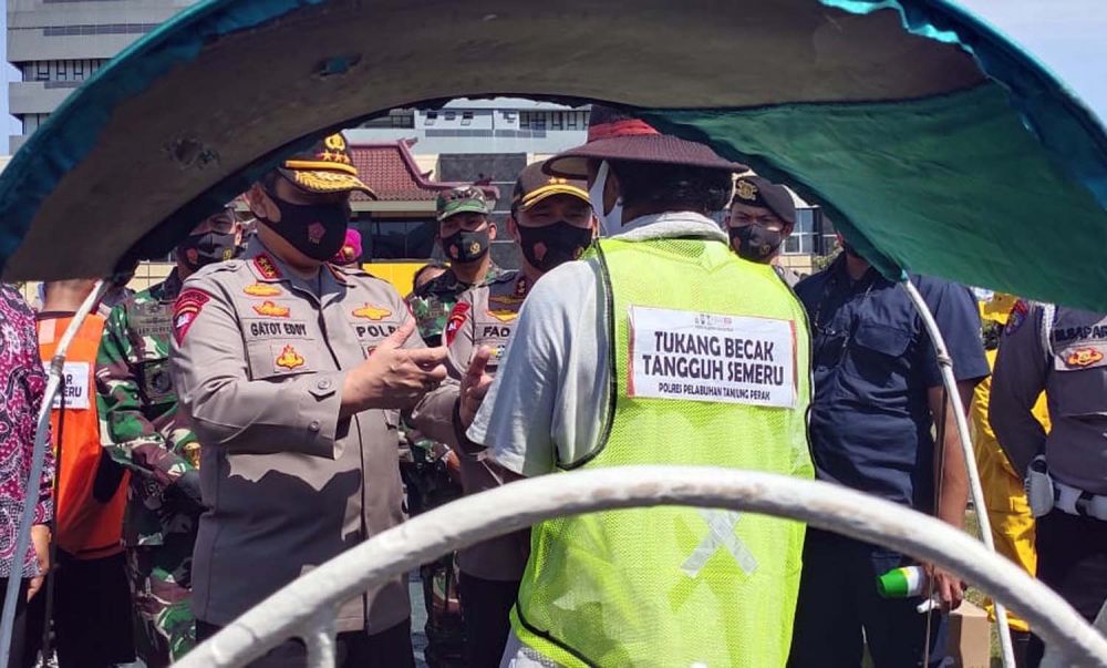 Wakapolri Komjen Pol Gatot Eddy Pramono dalam kunjungannya ke Polda Jatim