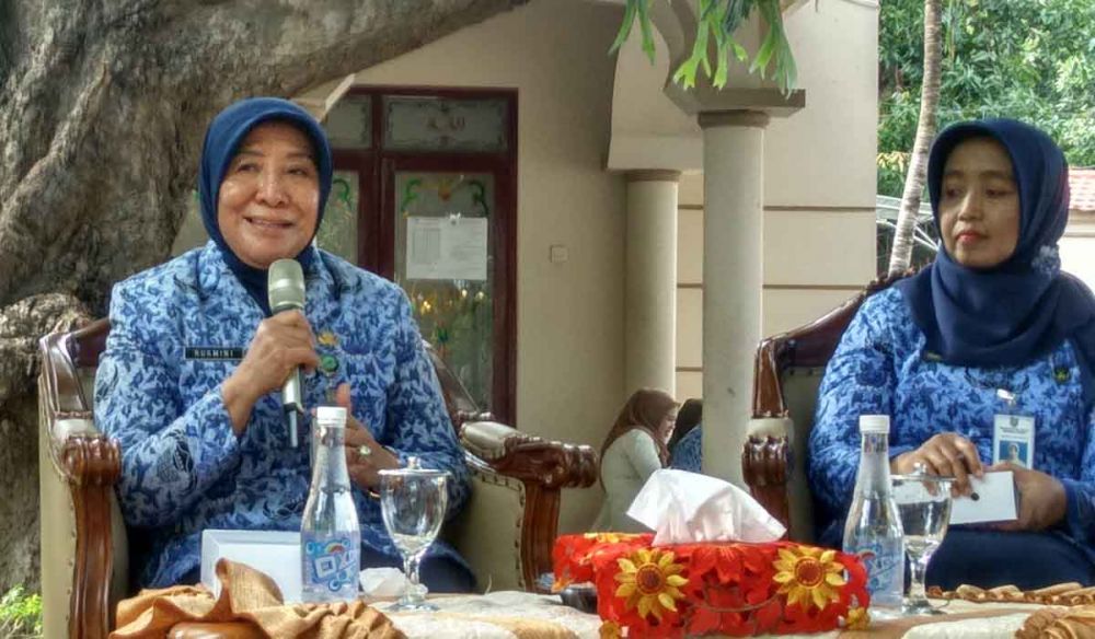 Wali Kota Probolinggo Rukmini saat berpamitan kepada ASN di OPD yang dipimpinnya