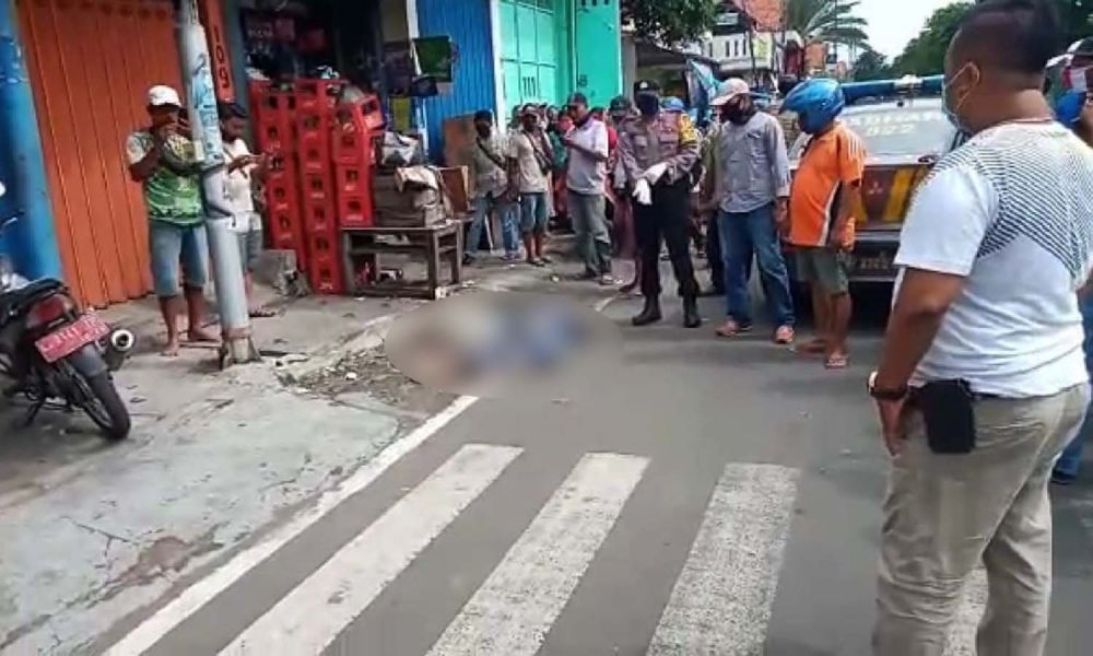 Seorang wanita meninggal mendadak saat berjalan kaki di Jalan Sidotopo Lor No. 109, Semampir, Surabaya