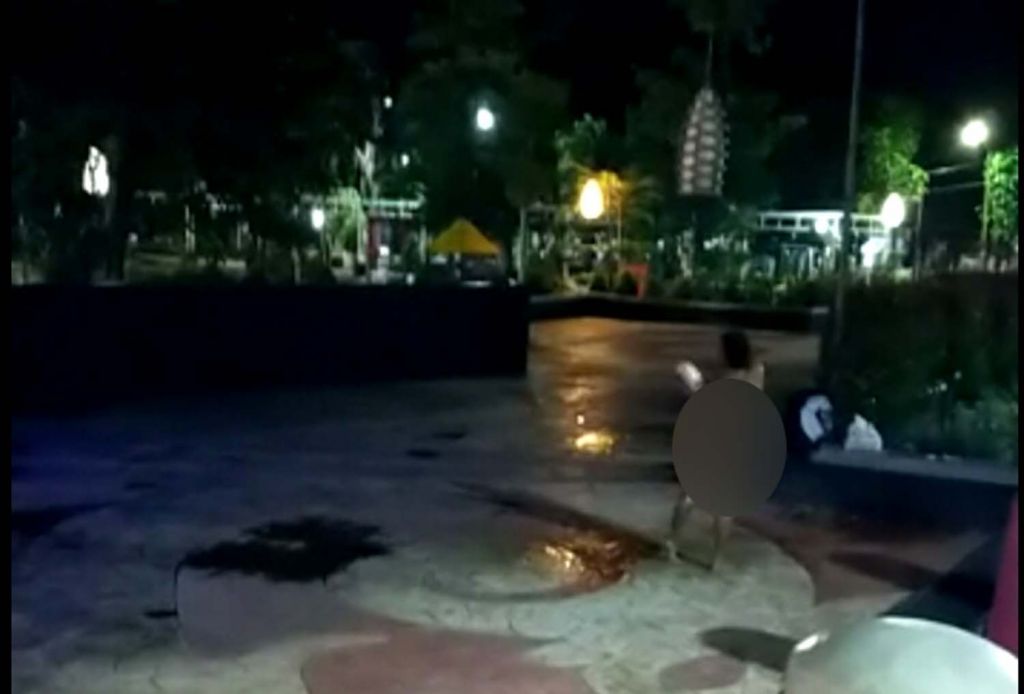 Wanita Telanjang yang Mandi di Alun-Alun Kraksaan Masih Misterius