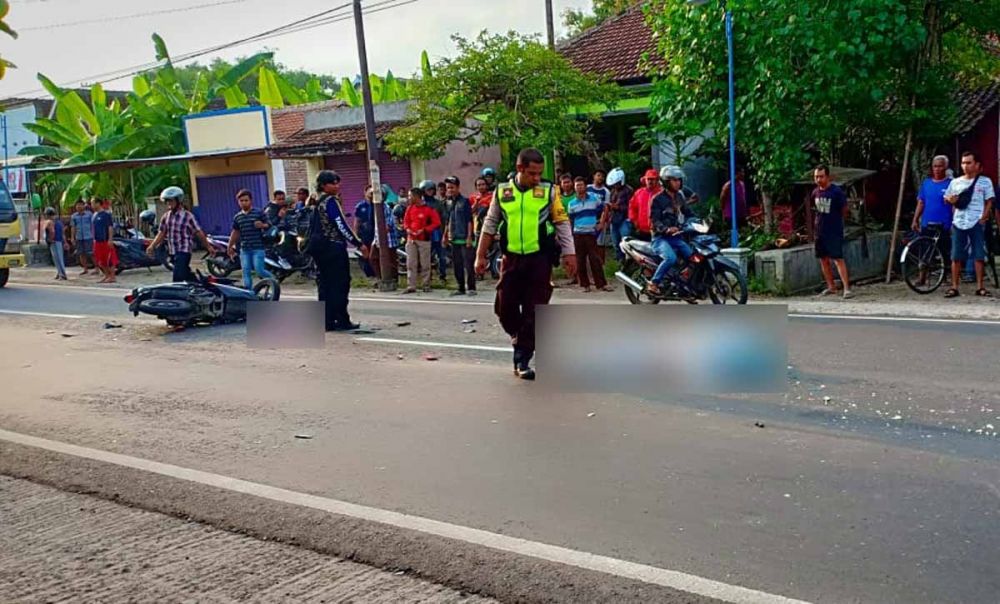 Wanita yang tewas setelah motornya terserempet truk di Ponorogo