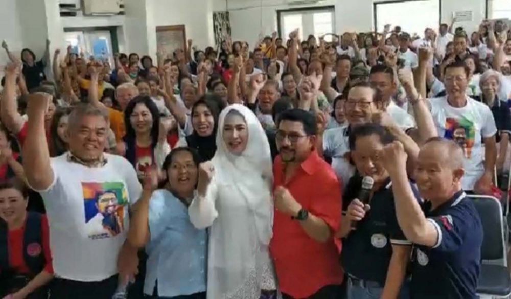 Irjen Pol (Purn) Machfud Arifin bersama masyarakat Tionghoa yang tergabung dalam Yayasan Warisan Kasih Surabaya