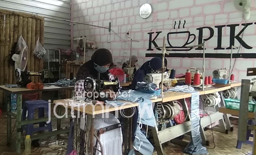 Warung Kopi di Kota Mojokerto Disulap Jadi Tempat Produksi Masker