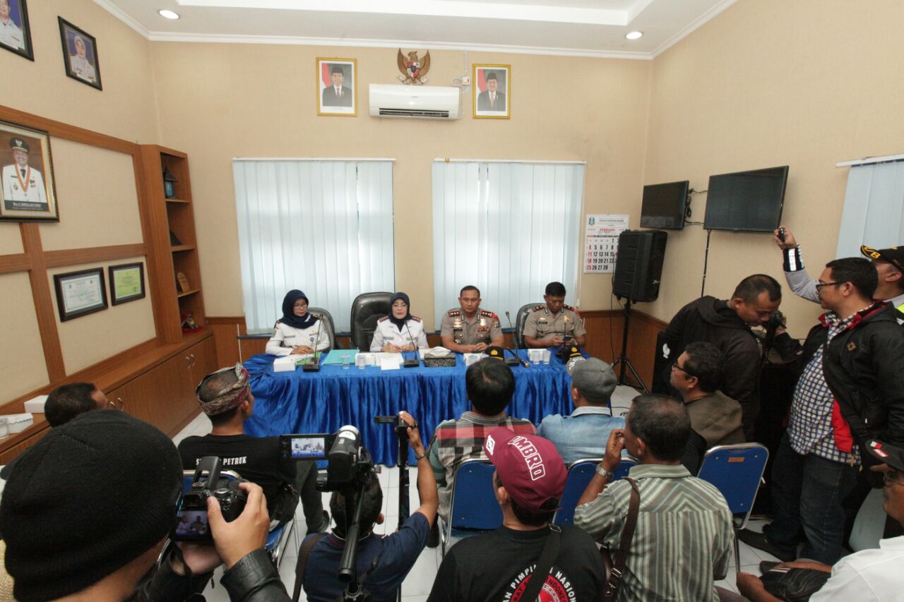 Pertemuan pengunjuk rasa di UPT LLAJ Malang.