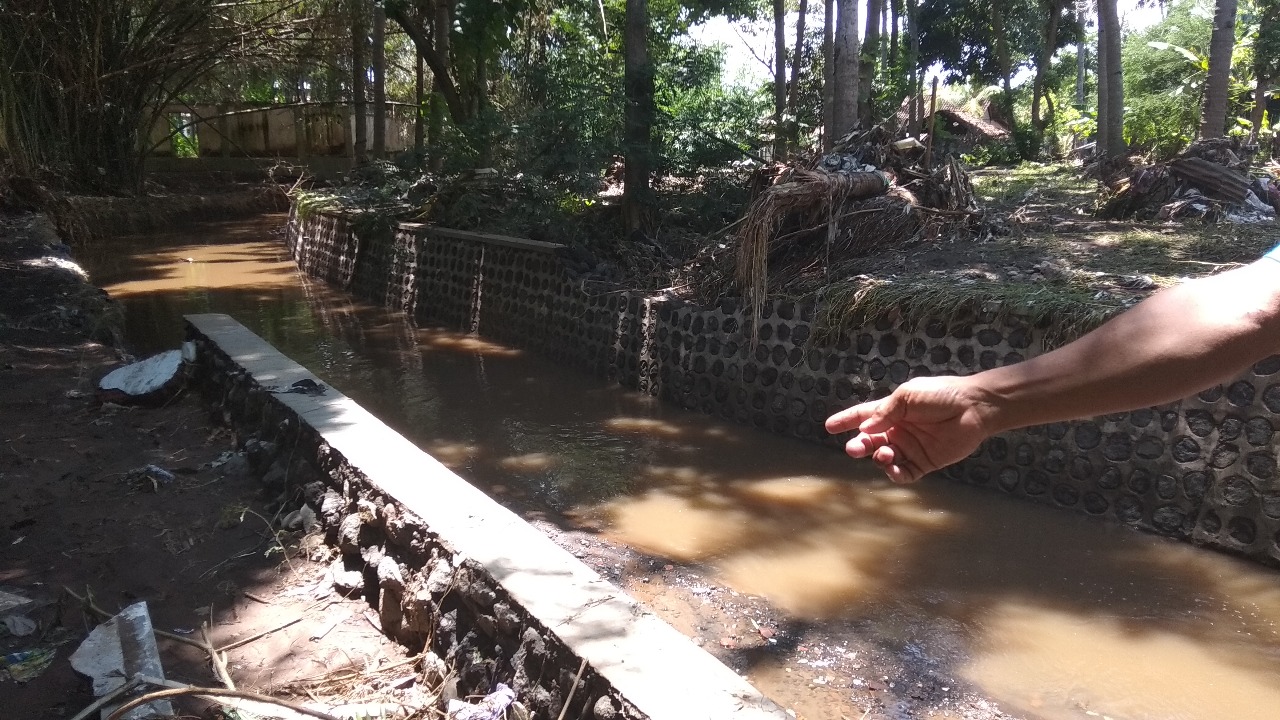 Kawasan sungai yang mengalami penyempitan.