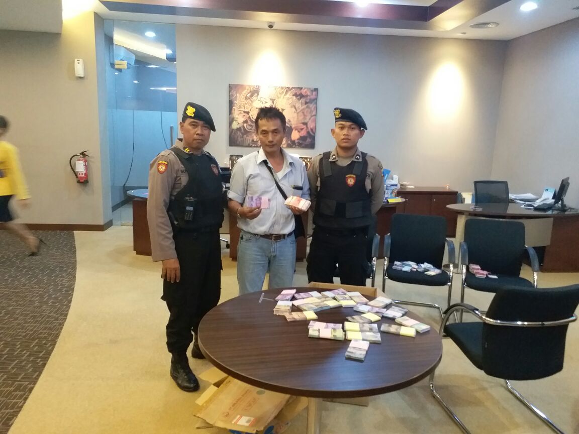 Debitur BCA Bayar Kredit Macet Rp 4,5 Miliar Pakai Uang Mainan