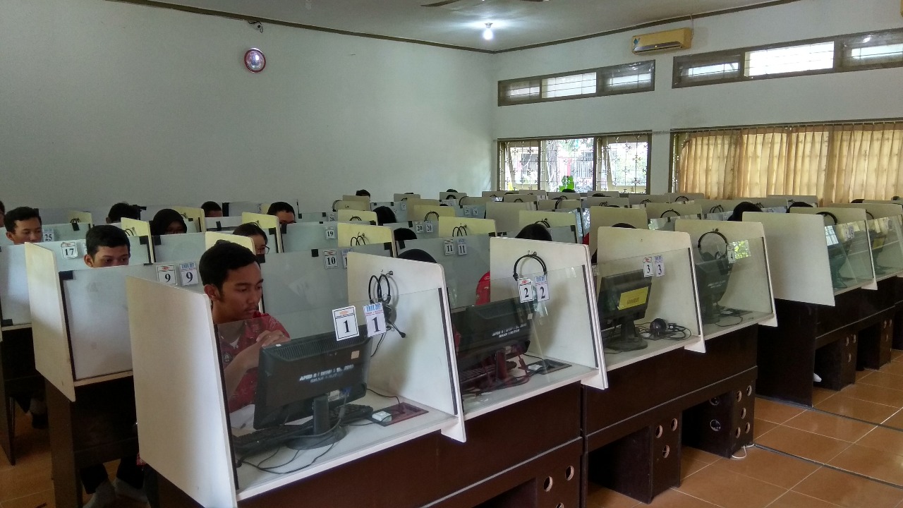 Siswa mengikuti USBN yang dilaksanakan di Blitar.