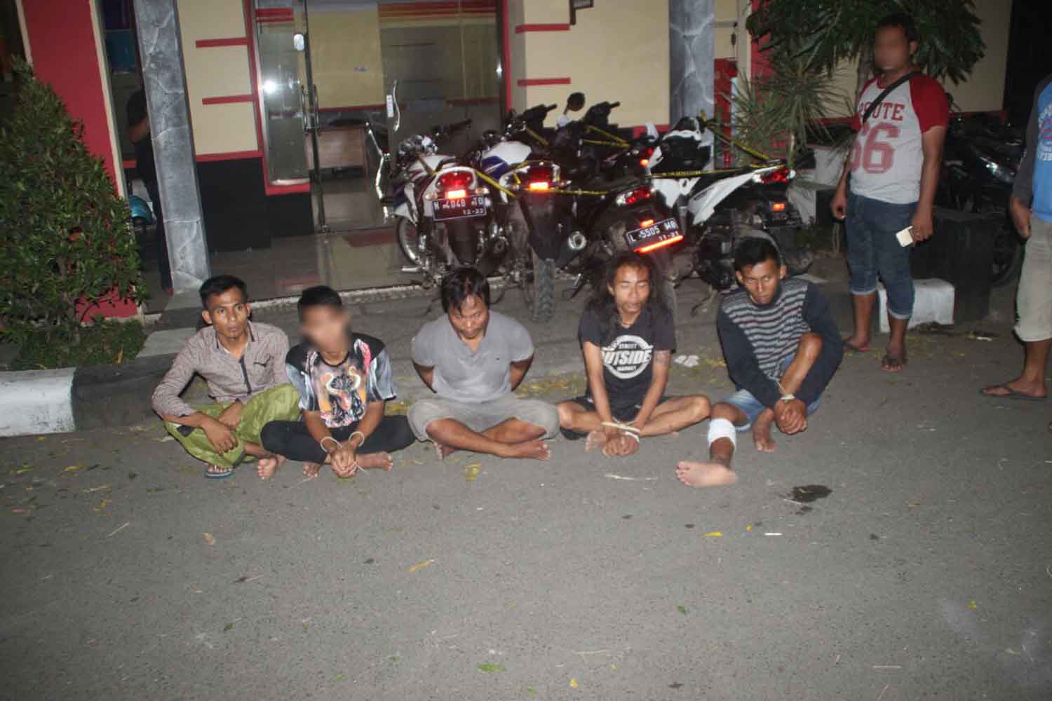 Lima pelaku yang ditangkap tim Resmob Polres Pasuruan.