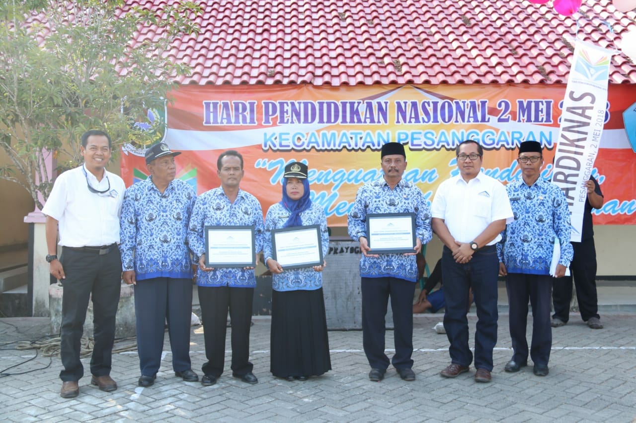 Perwakilan guru penerima bantuan/Foto: Irul Hamdani