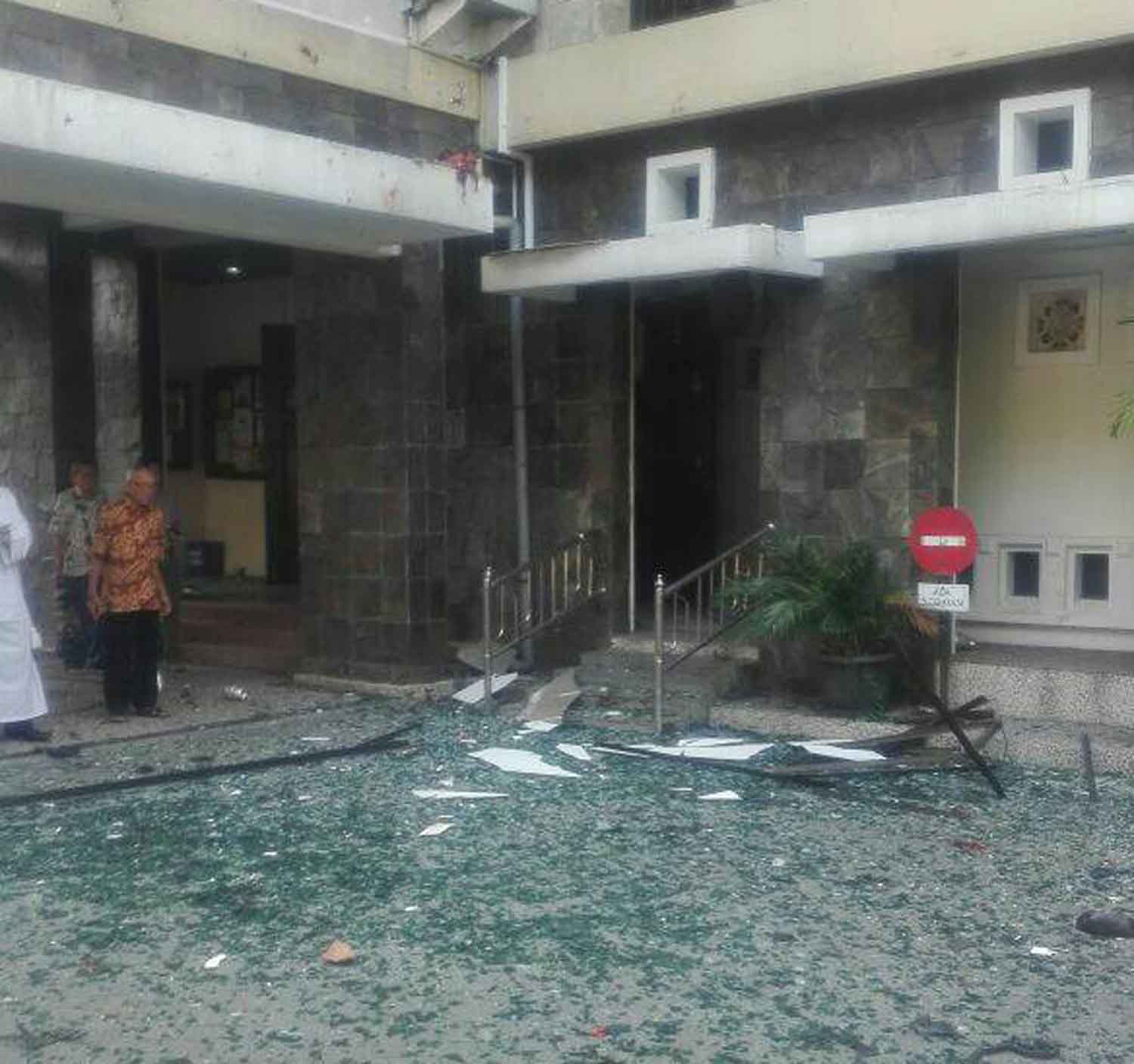 Suasana salah satu gereja yang diserang bom bunuh diri.