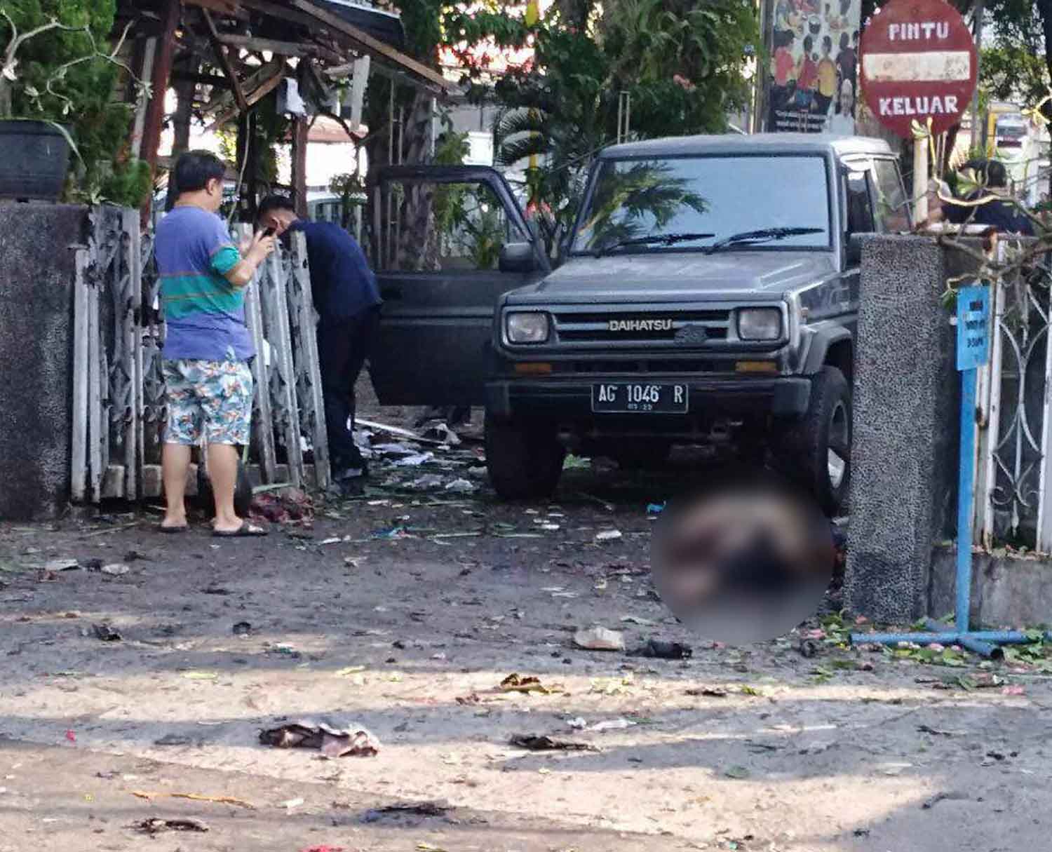 Salah satu lokasi ledakan gereja di Surabaya.