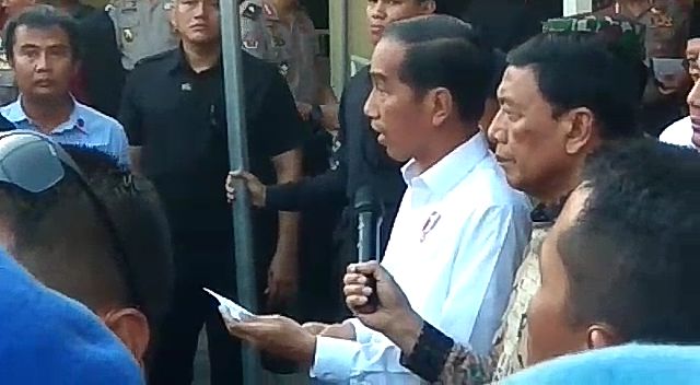 Presiden saat menggelar konfersi pers di RS Bhayangkara/Foto: Fahrizal Tito
