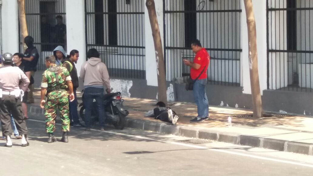 Seorang pemuda diamankan dari ujung Jl Veteran.