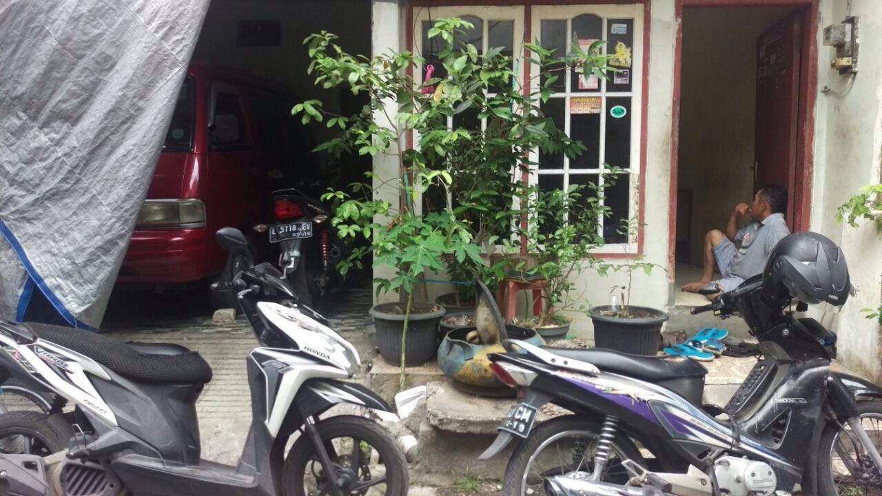 Tempat tinggal pemuda yang diamankan Tim Densus 88.

