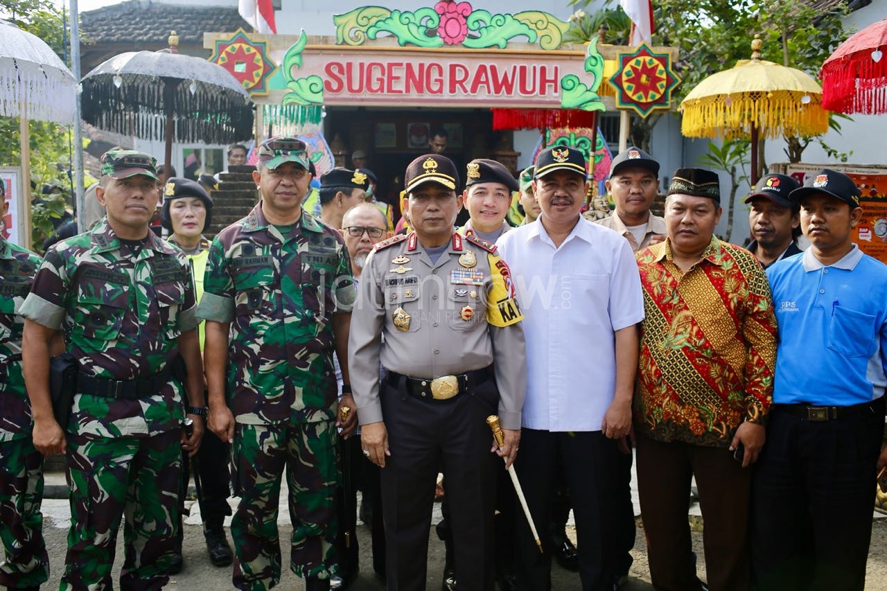 Berita Foto: Kapolda dan Pangdam Pantau Pengamanan TPS di Mojokerto