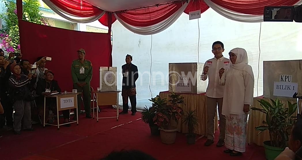 Berangkat Nyoblos, Khofifah Diiringi Doa dan Selawat Anak Yatim-Piatu