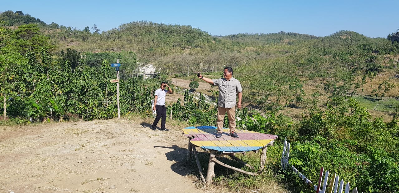 Buton atau Bukit Tono/foto-foto: Budi Sugiharto