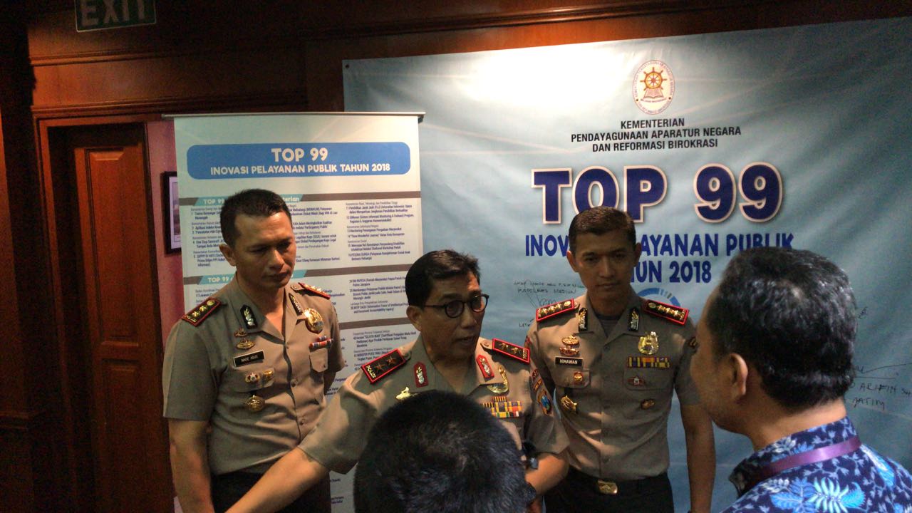 Kapolda Jatim Irjen Pol Machfud Arifin saat mengantarkan jajarannya.