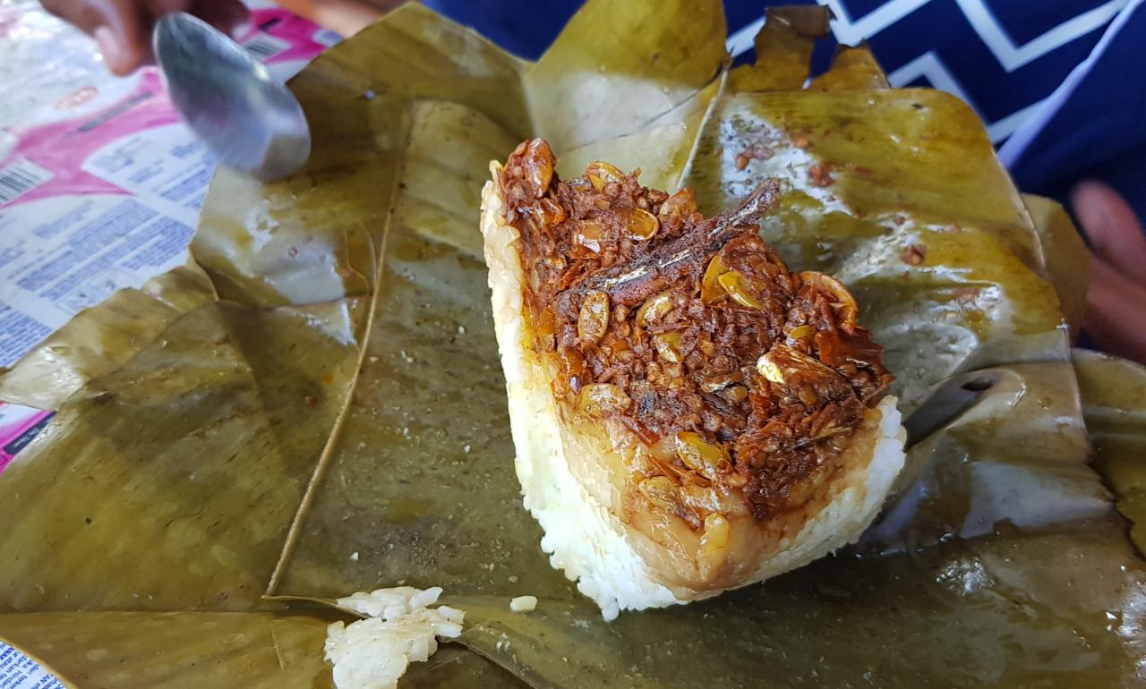 Nasi gegok atau biasa disebut sego gegok khas Trenggalek.