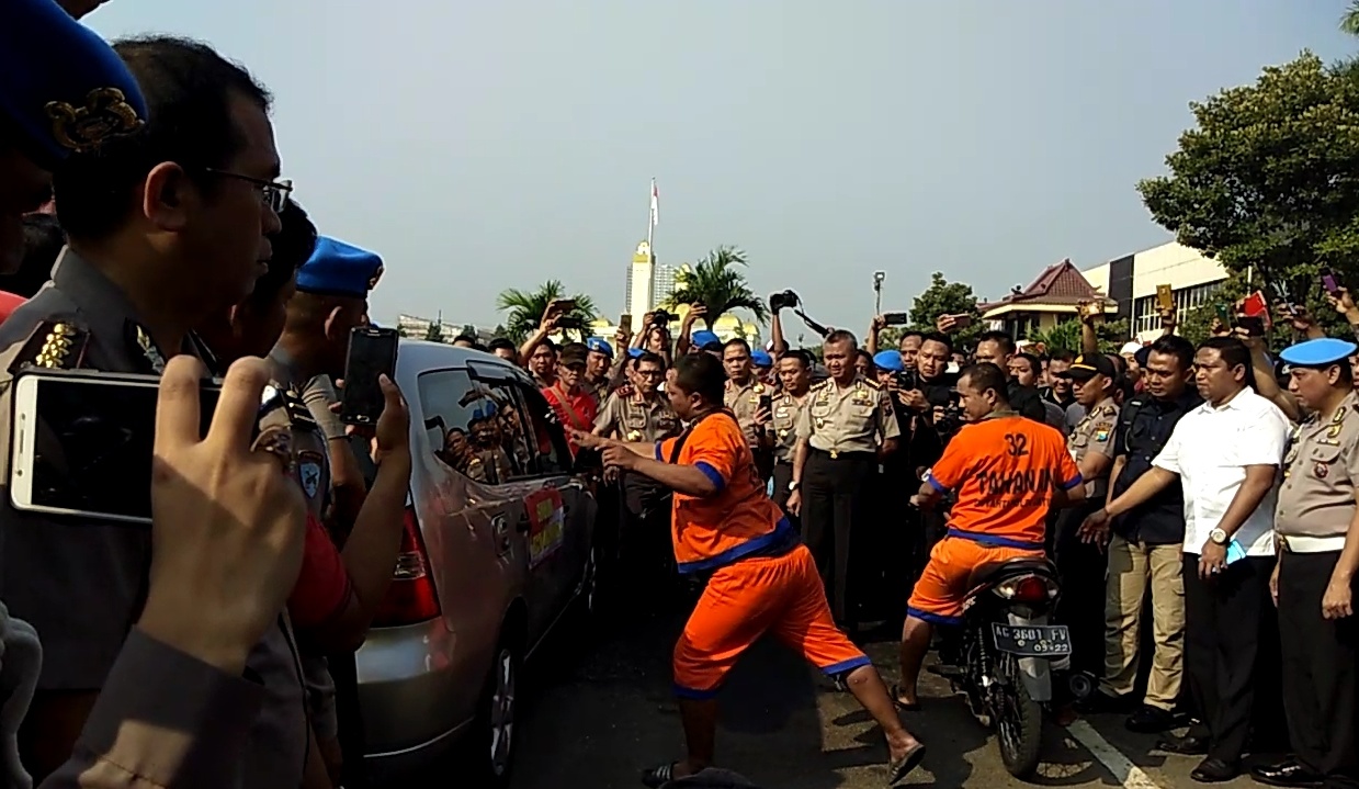 Waspadai Pelaku Pecah Kaca Mobil, Hitungan Detik Barang Amblas