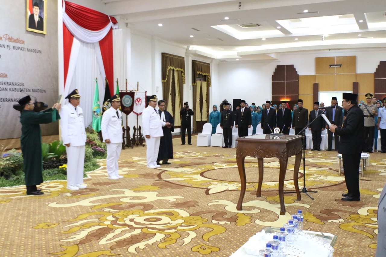 Gubernur Soekarwo Lantik Tiga Penjabat Bupati