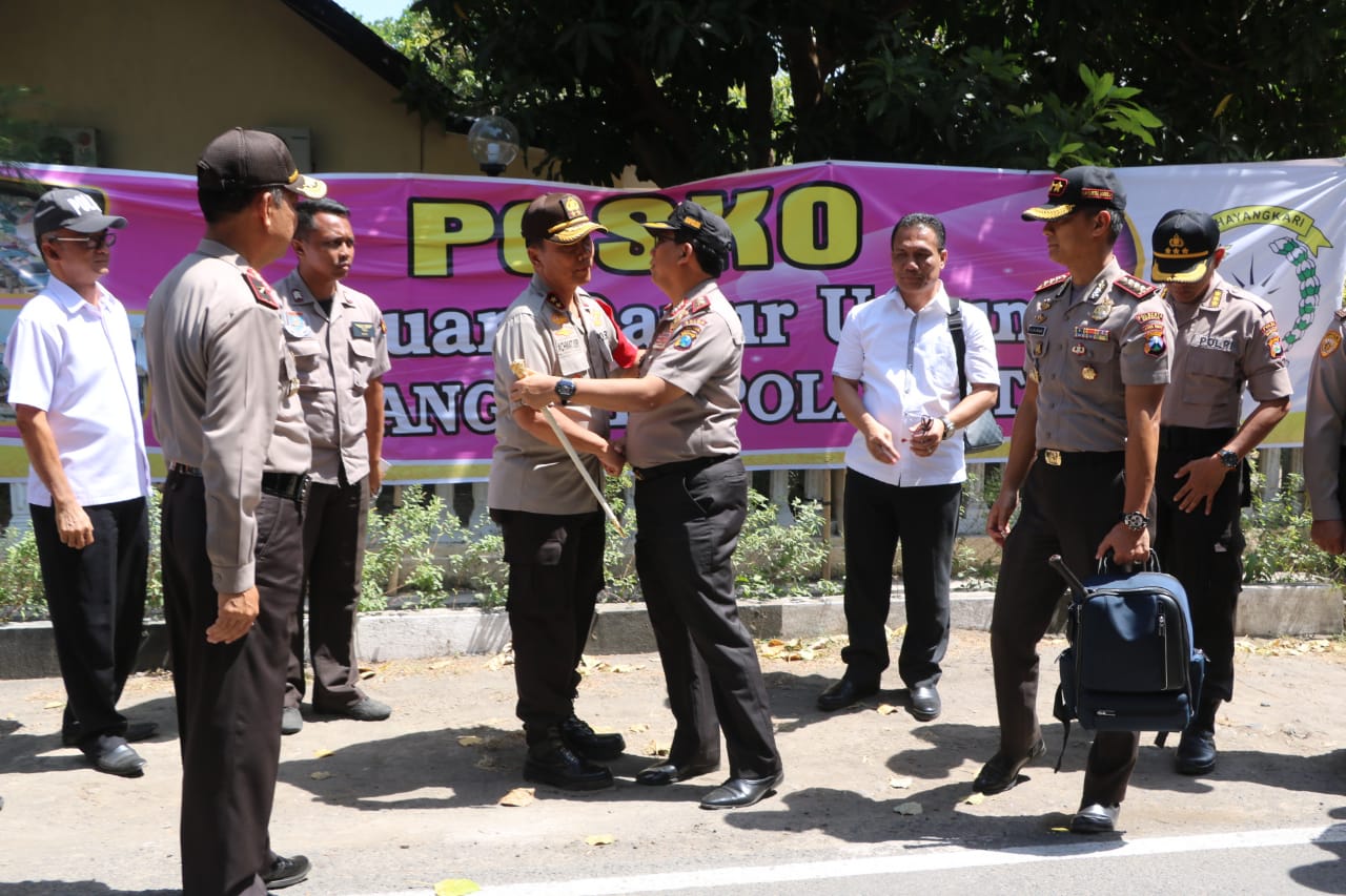 Foto: Polda Jatim Salurkan Bantuan untuk  Korban Gempa di NTB