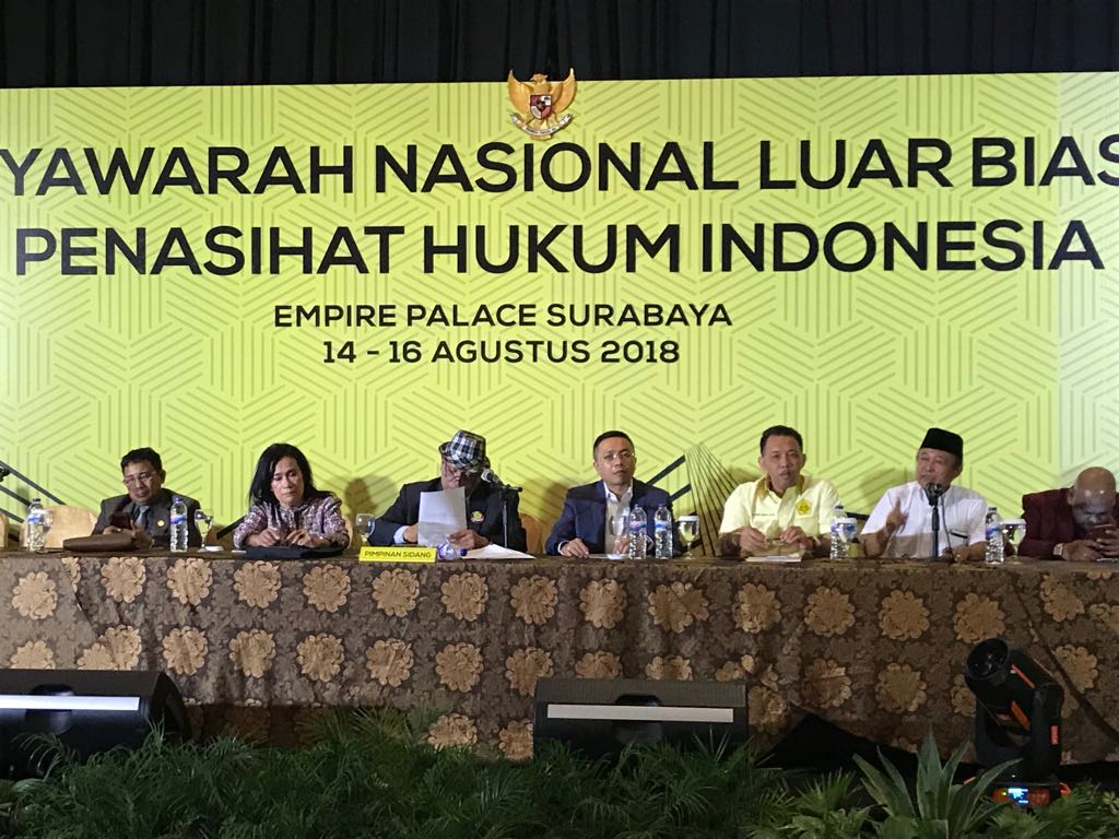 Rakhmat Santoso (empat dari kiri) saat memimpin Munas IPHI.