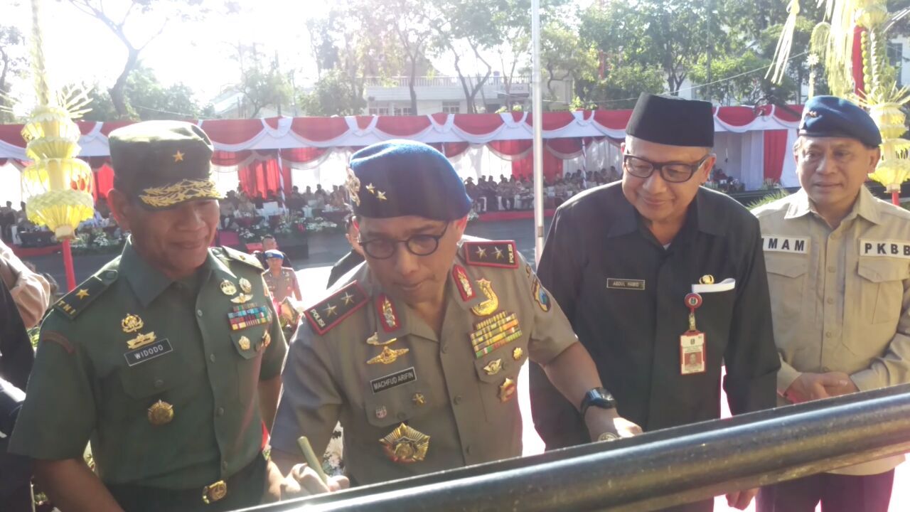 Peresmian Monumen Perjuangan Polri oleh Kapolda Jatim/foto: Narendra Bakrie