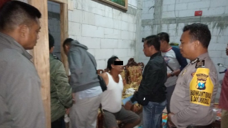 Peras Pemilik Warung Kopi, Polisi Gadungan Mengancam Menembak 