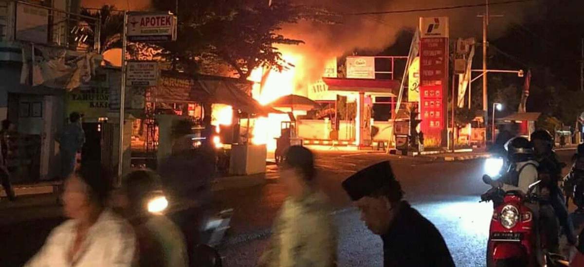 SPBU yang terbakar