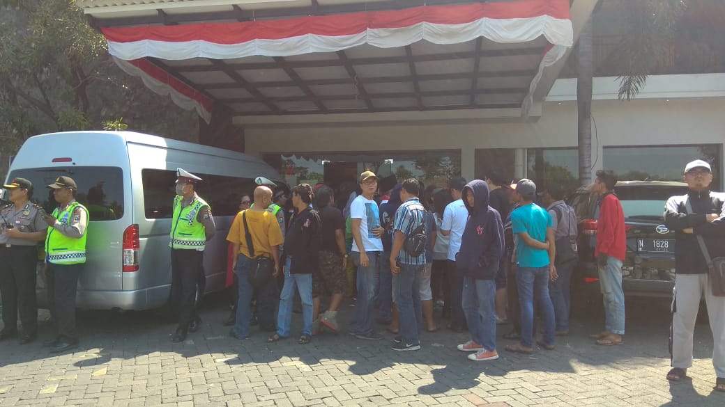 Diserbu Massa Kontra #2019GantiPresiden, Jumpa Pers Ahmad Dhani Batal