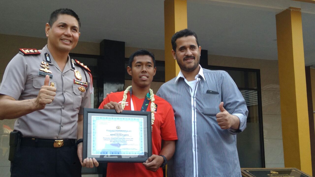 Raih Emas di Asian Games, Atlet Panjat Tebing Diarak Kota Probolinggo