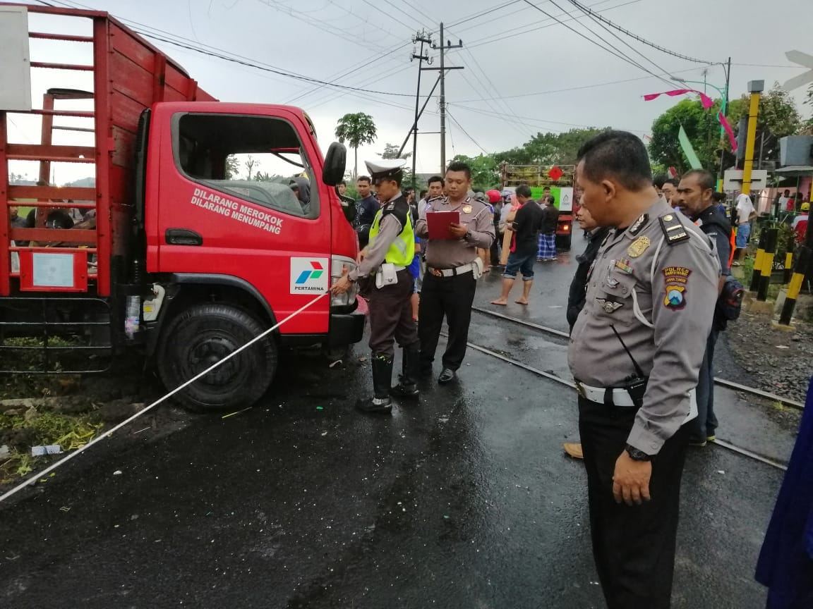 Truk Angkut Elpiji Tabrak Kereta Api di Banyuwangi, 1 Tewas dan 2 Luka