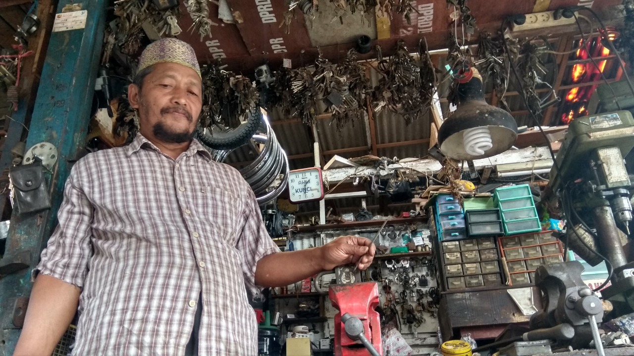 Sugianto di lapaknya