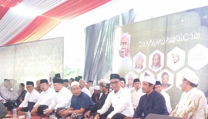 Mensos RI Agus Gumiwang Kartasasmita tengah menghadiri Haul KH Sholeh Nahrawi Pengasuh pondok pesantren Zainul Hasan Genggong Probolinggo, Sabtu (13/9/2018) 