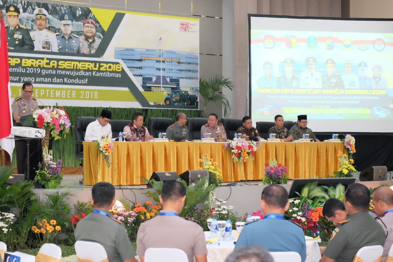 Rapat koordinasi dalam rangka persiapan Pemilu 2019 dengan sandi Operasi Mantab Brata Semeru 2018, di Mapolda Jatim, Senin ( 17/9/2018)