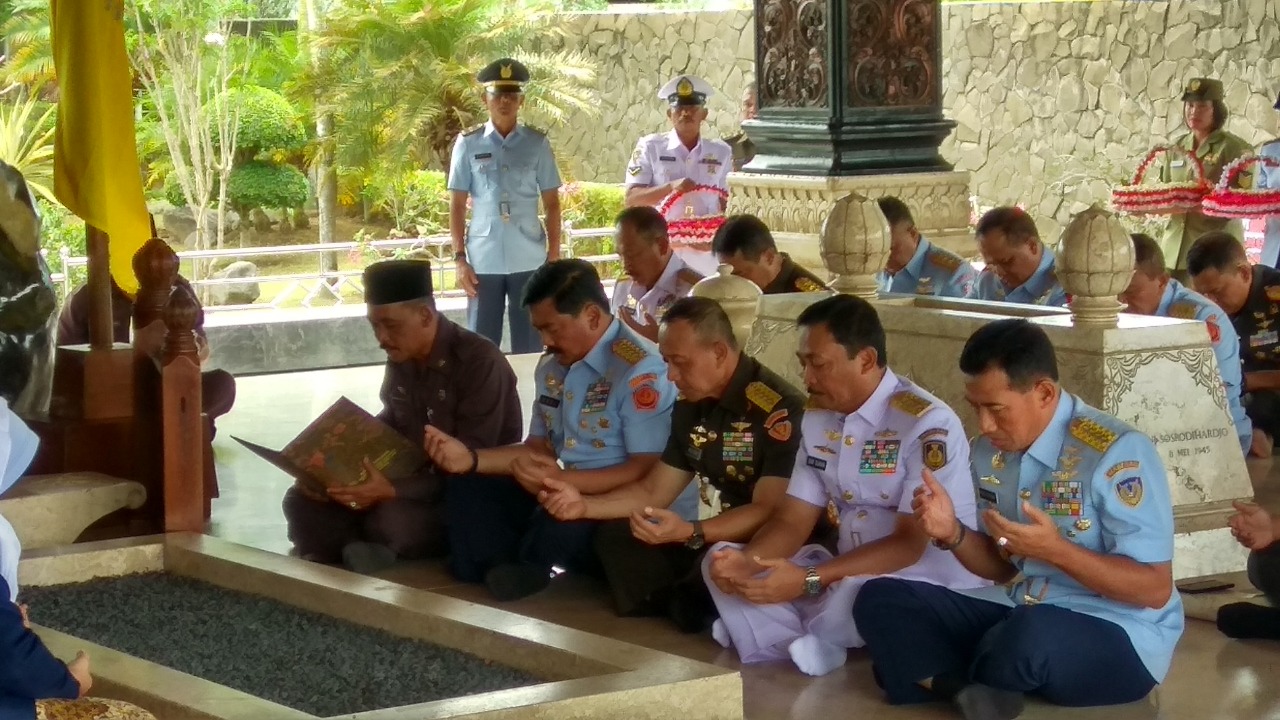 Di Makam Bung Karno, Panglima TNI Minta Anak Muda Tak Lupakan Sejarah