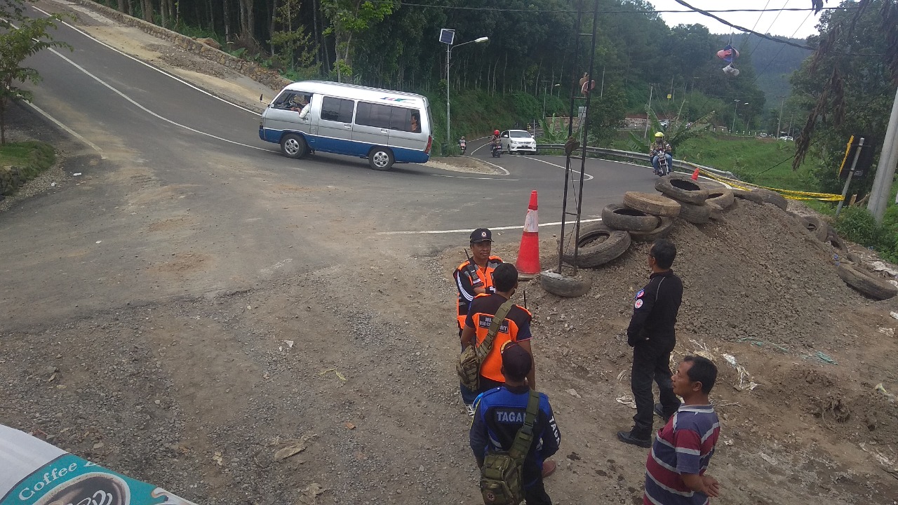 Salah satu tikungan maut di Gotean, jalur Sendi-Cangar, Kecamatan Pacet, Kabupaten Mojokerto./ Foto: Khilmi Sabikhisma Jane