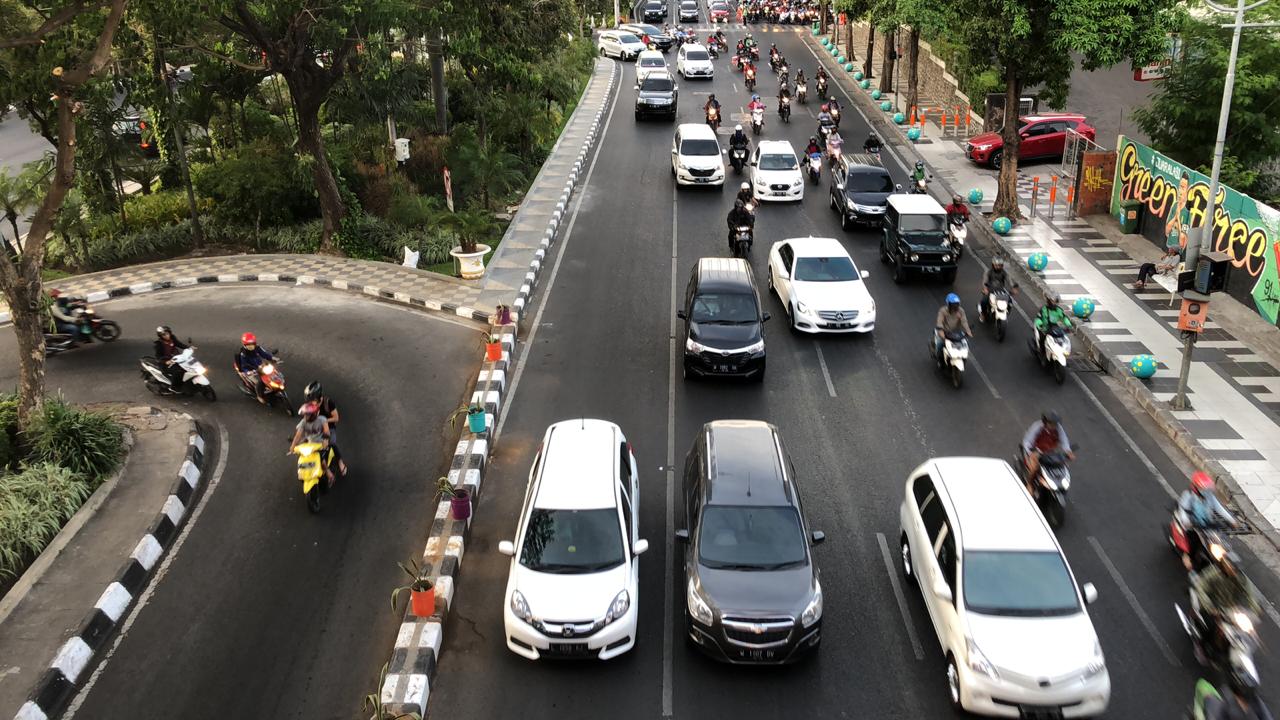 Live Traffic: Lalu Lintas di Sekitar Kebun Binatang, Surabaya