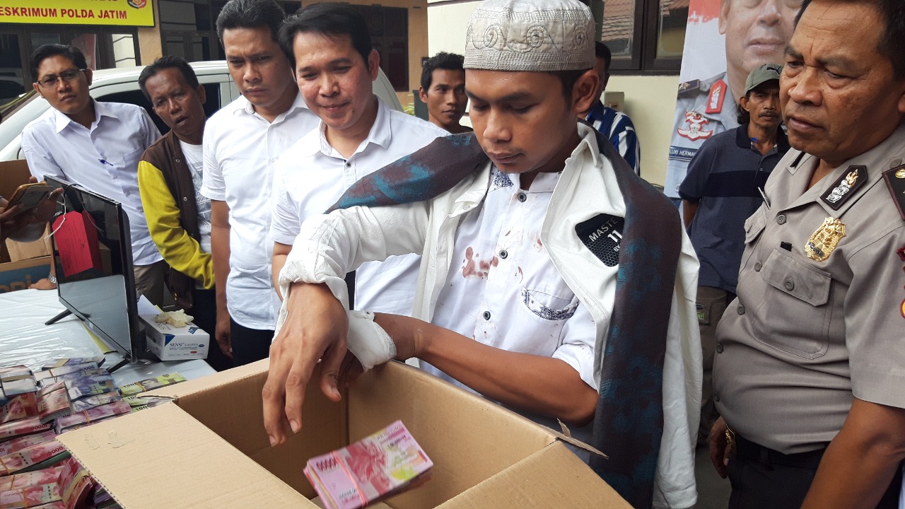 Tersangka Gus Akbar mempraktekkan modus penipuannya