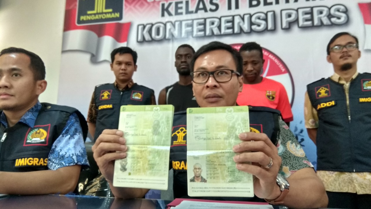 2 WNA Ditangkap Imigrasi saat Main Sepak Bola Antar Kampung 
