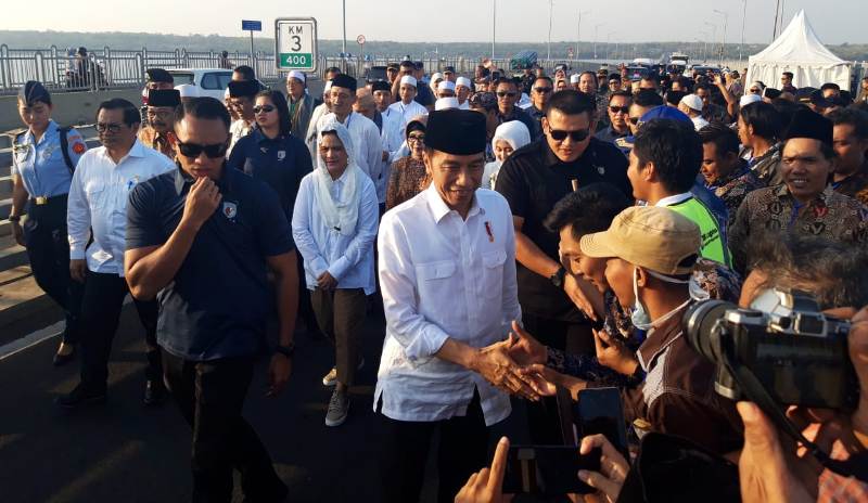 Gratiskan Jembatan Suramadu, Jokowi: Jangan Dikaitkan Politik! 